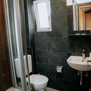 Budget Zimmer mit Kingsize-Bett